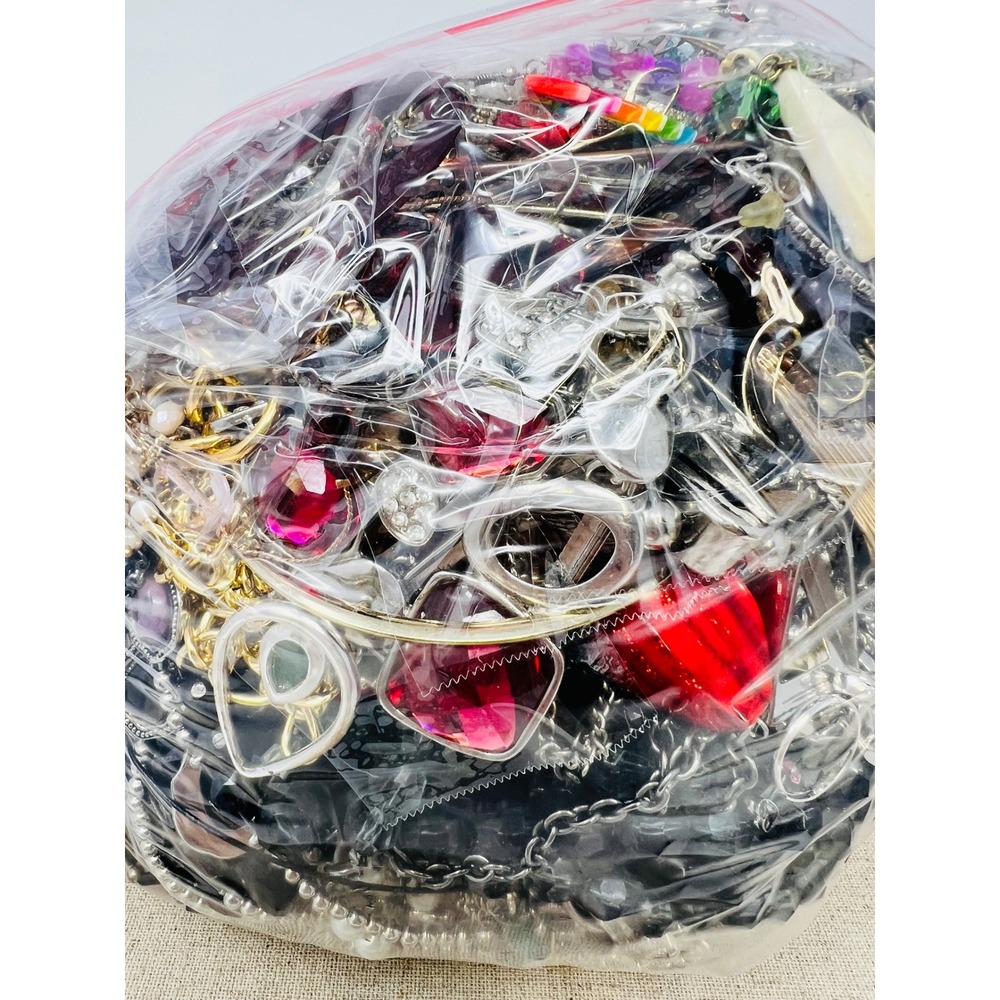 Vintage & Modern Gold & Silver Tone Mixed Metal Scrap/Wear Jewelry lot 9lbs - Picture 6 of 16